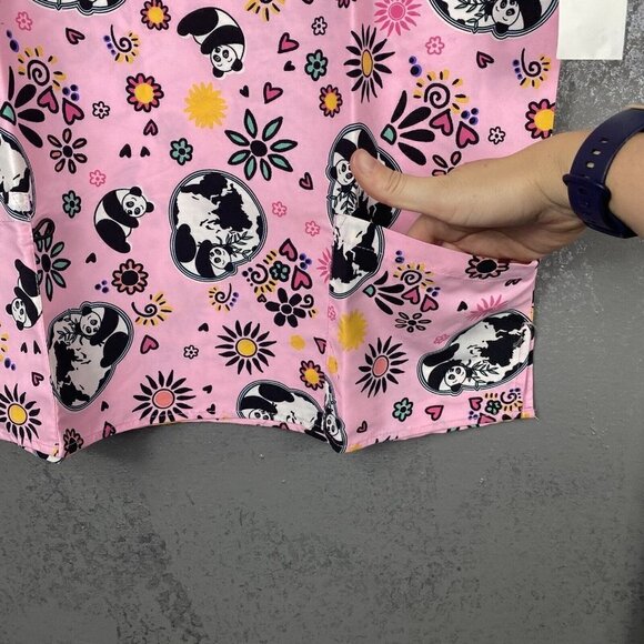 NWT metro scrubs pink panda floral print 2 pocket scrub top. size medium - Picture 4 of 8